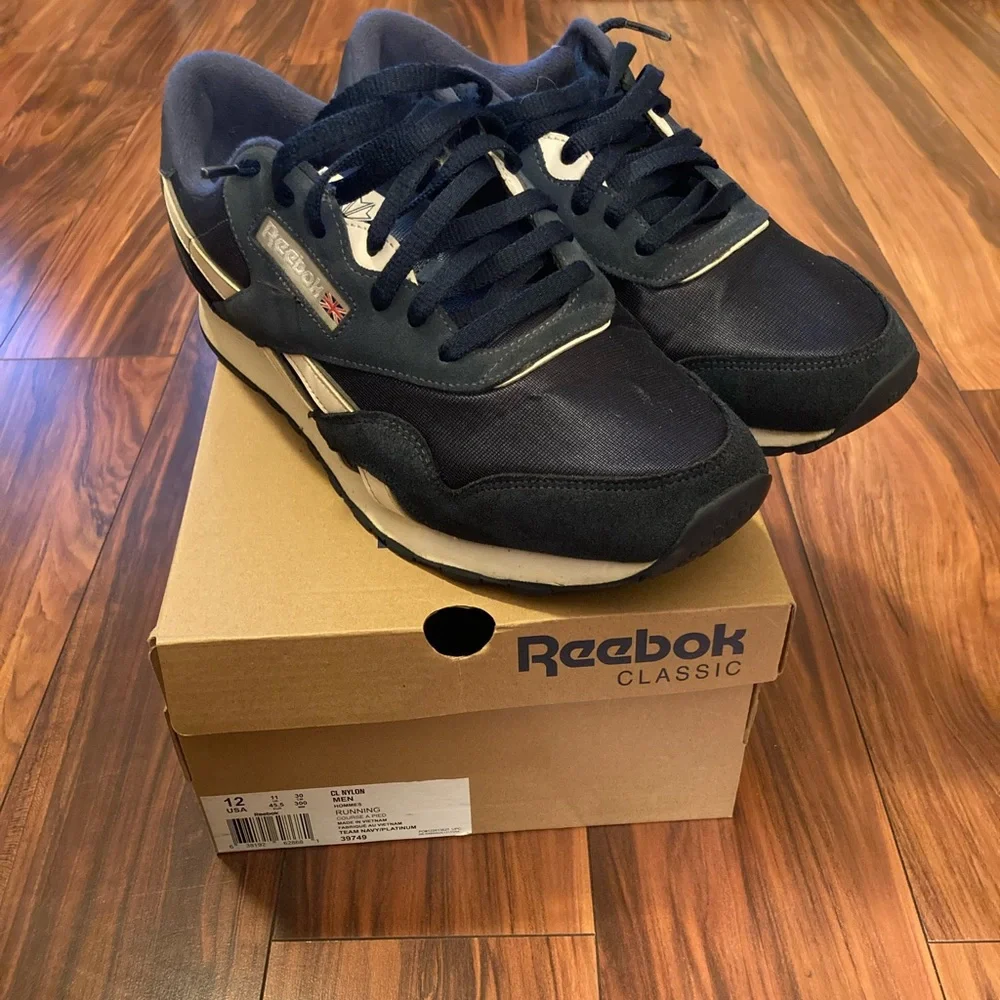 Mens Reebok Classics - Picture 4 of 8